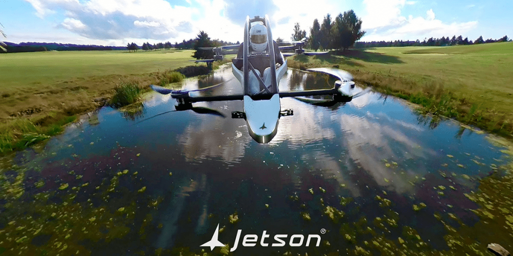 Jetson ONE eVTOL, aeronave eléctrica personal sobrevolando un estanque