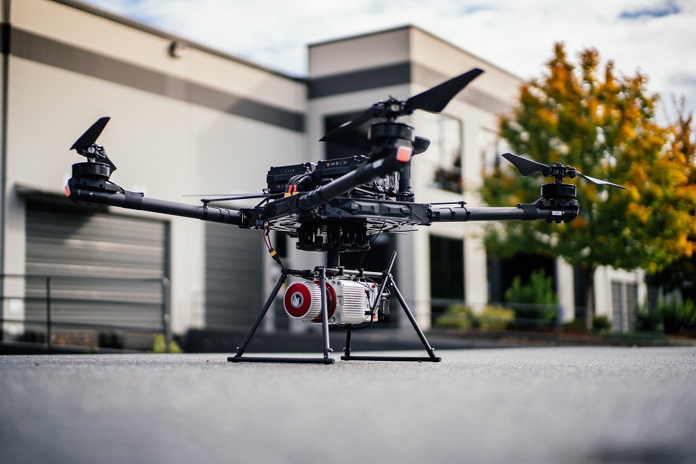 Dron militar comercial cuadricóptero con carga útil para reconocimiento
