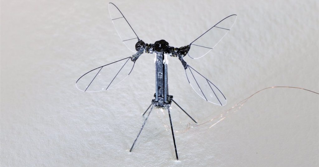 RoboBee X-Wing: abeja robótica de cuatro alas para polinización artificial y monitoreo